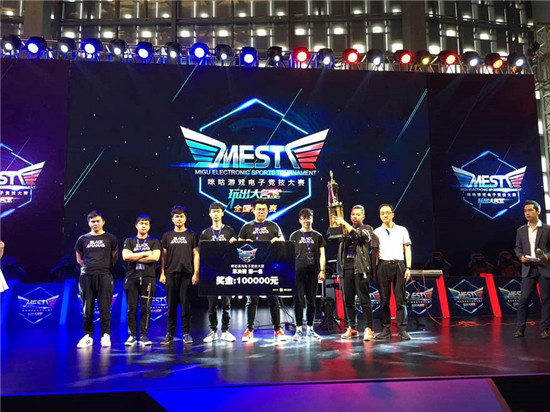 并通过法律 并通过法律